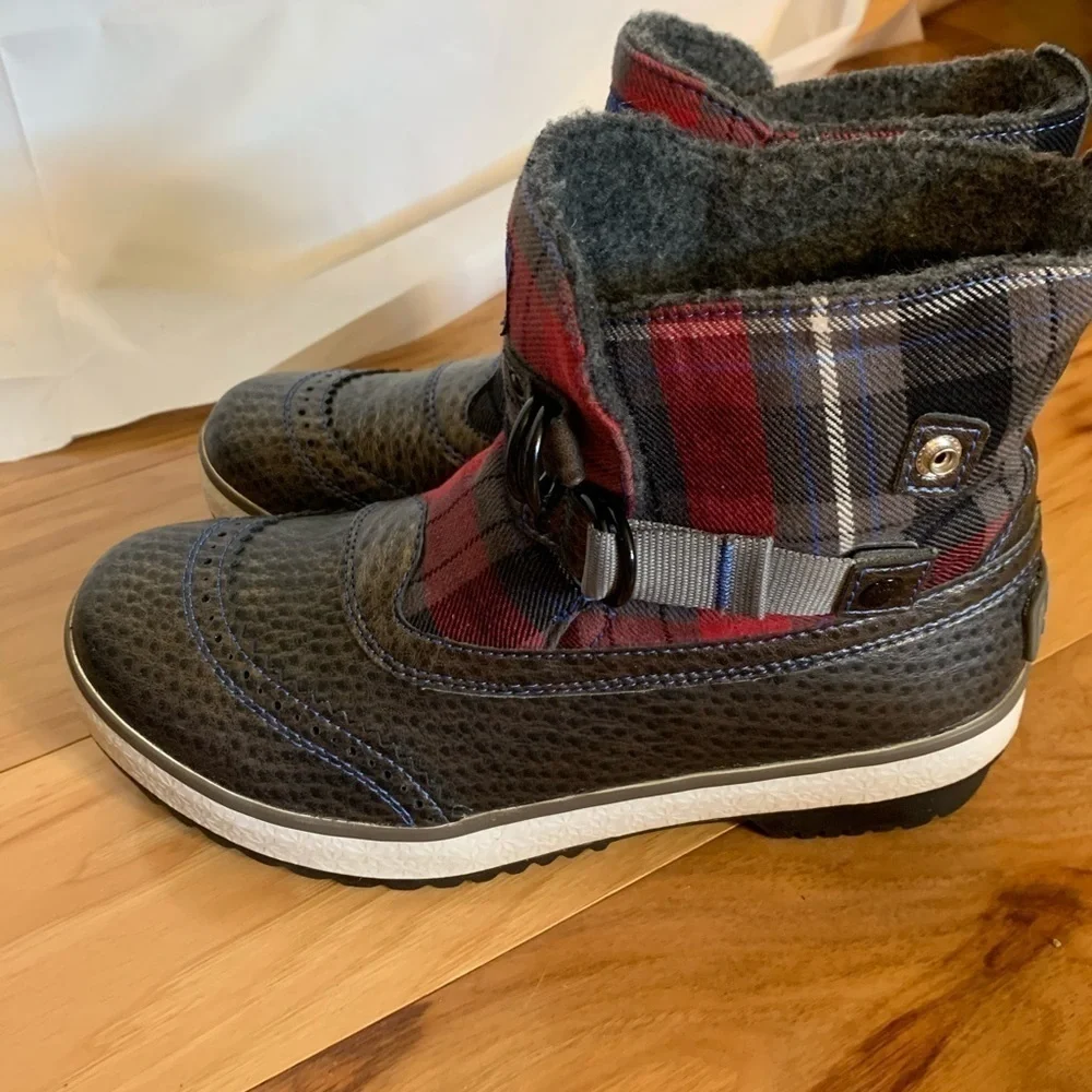 Ugg Marrais red plaid brogue style boot. 7